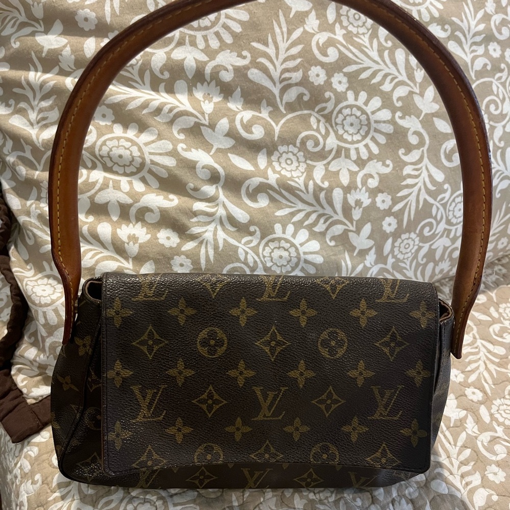 Louis Vuitton looping bag